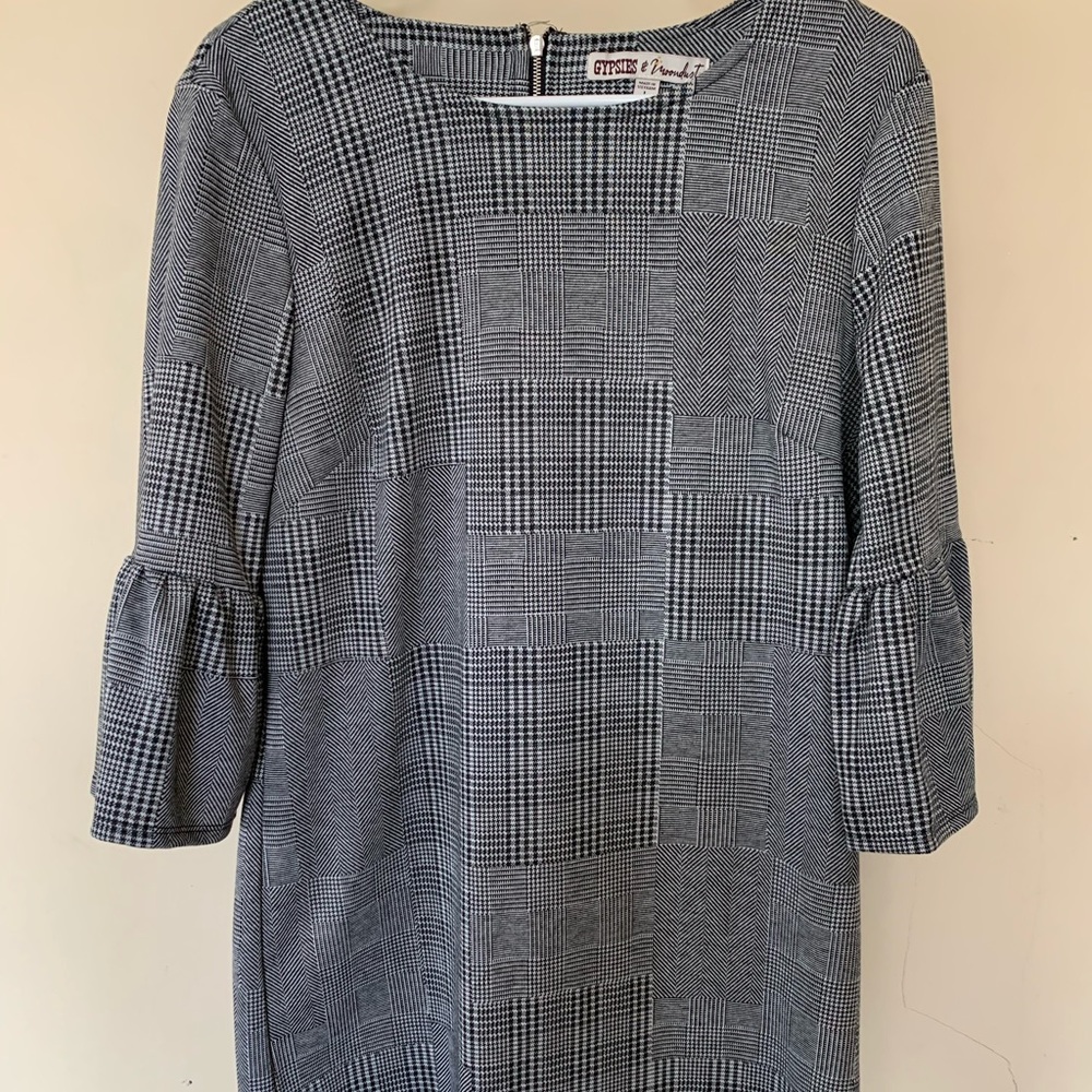 Beautiful grey plaid dress perfect for work!